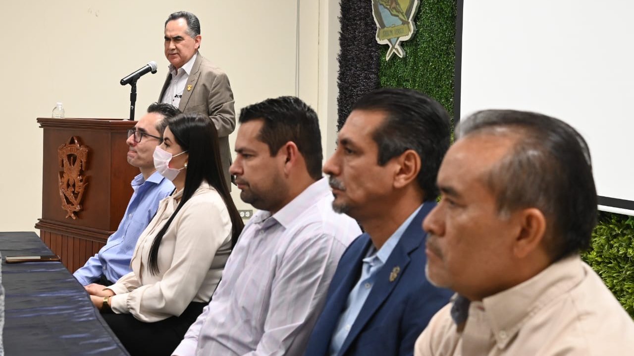 madueña molina en reunión directores de la uas