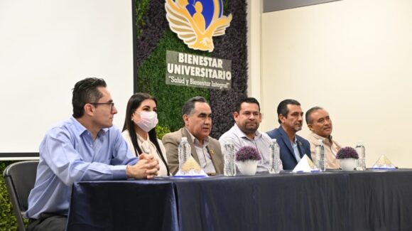 Madueña Molina llama a cerrar filas y a la unidad en reunión de directores para abordar cargas académicas
