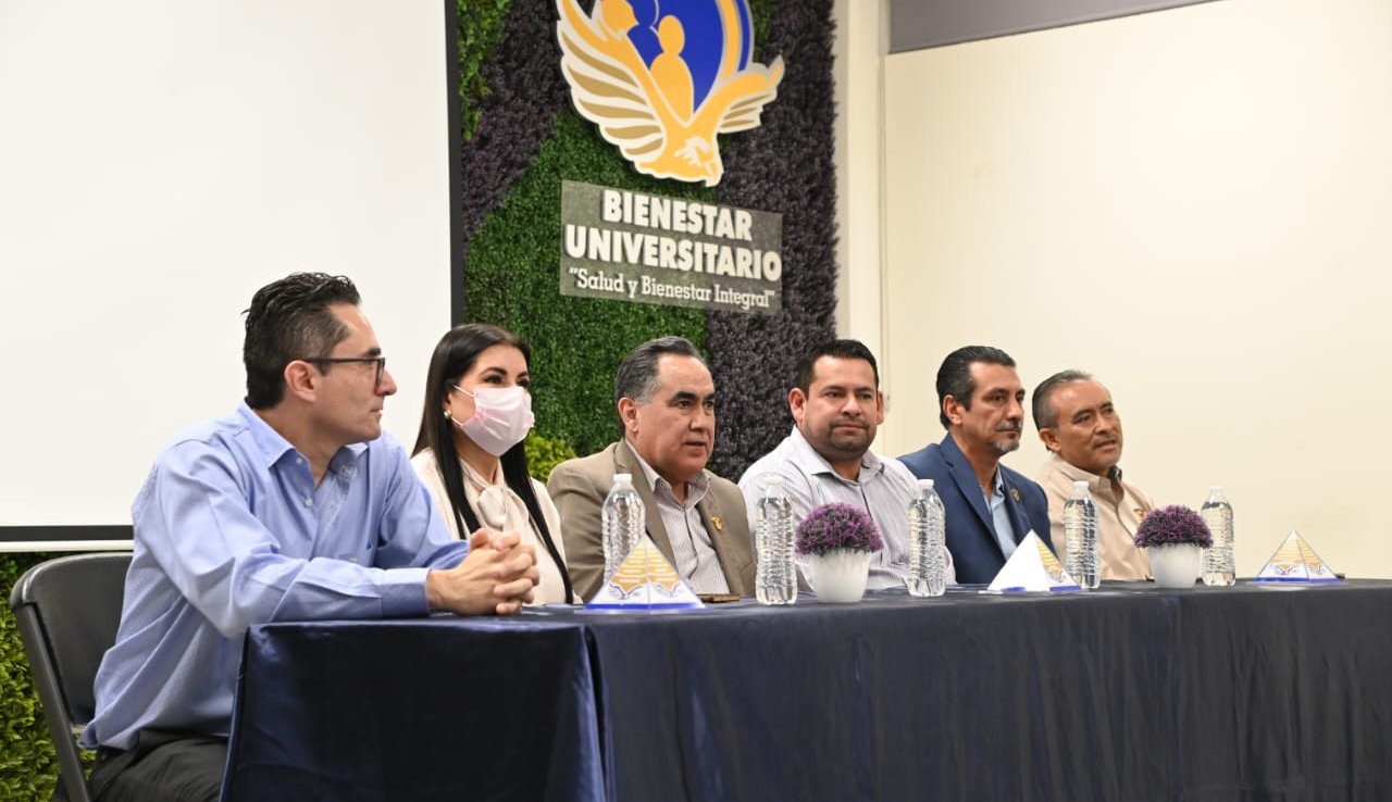 madueña molina en reunión directores evento