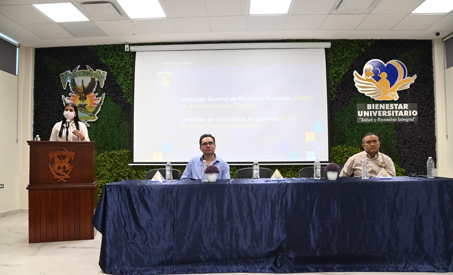 madueña molina en reunión directores universidad
