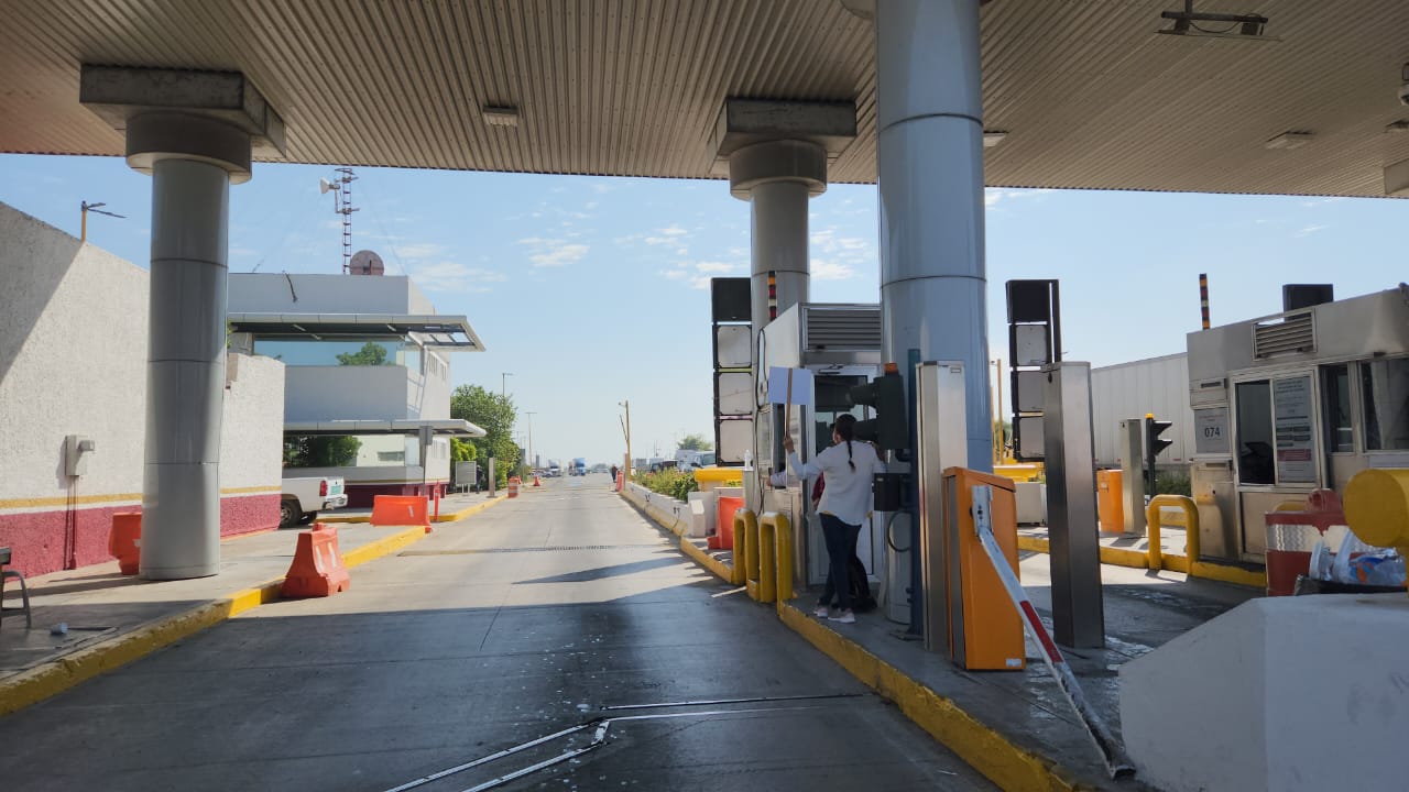 Manifestación de agricultores en la caseta de Cuatro Caminos, en Guasave