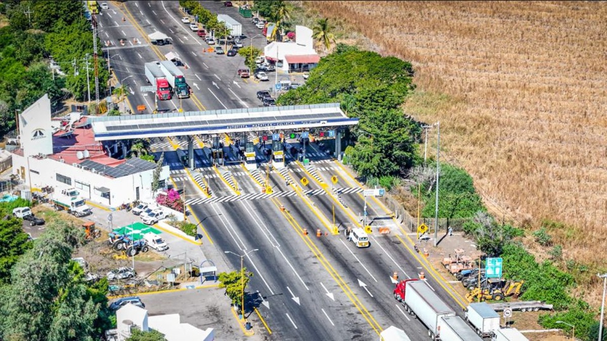 Manifestación de agricultores en la caseta de Costa Rica, en Culiacán