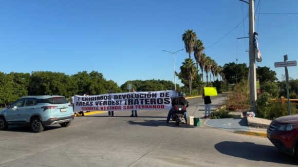 ‘Exigen devolución de áreas verdes’; de nueva cuenta se manifiestan vecinos de la San Fernando de Los Mochis, Sinaloa