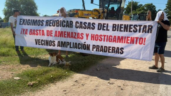 Vecinos de la Ampliación Praderas de Los Mochis se manifiestan e  impiden trabajos de las Viviendas del Bienestar