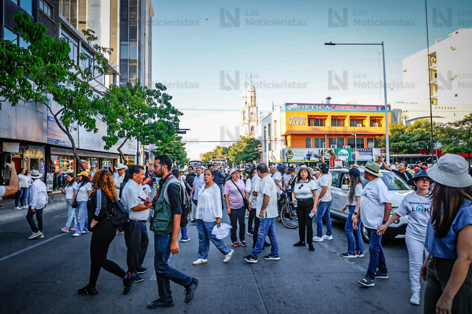 Jóvenes y adultos integraron la marcha de la Generación Z, en Culiacán