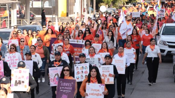 Realizan Marcha Naranja en Guasave, Sinaloa contra la violencia hacia las mujeres
