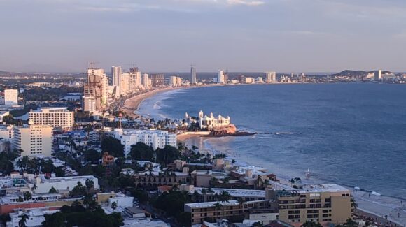 A prevenirse con el descenso de temperatura, exhorta PC en Mazatlán, Sinaloa