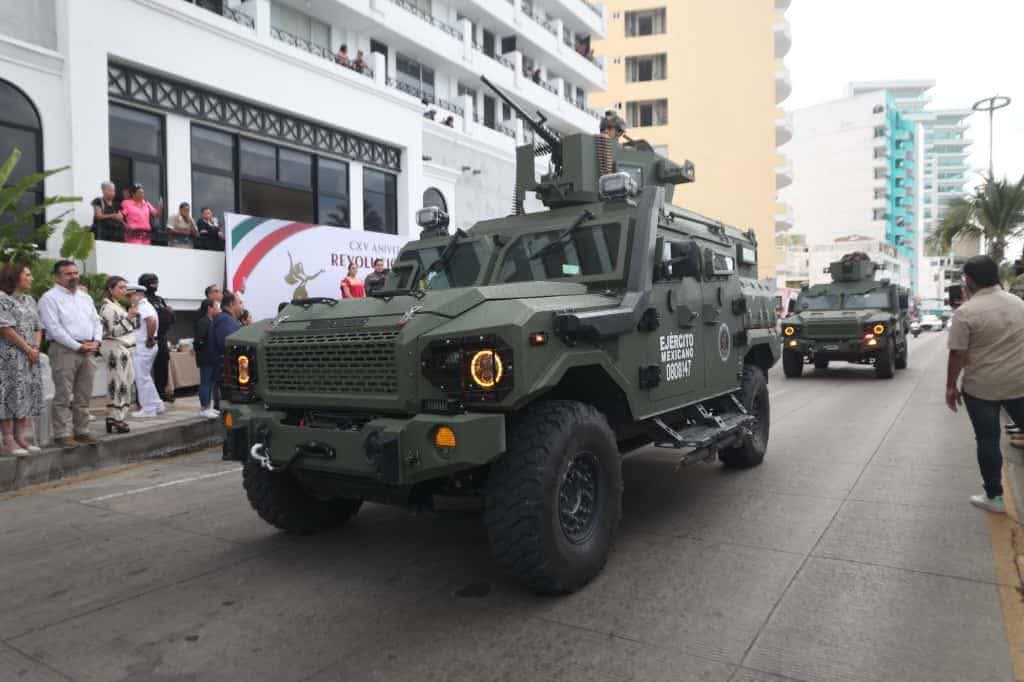 Desfile por el 115 aniversario de la Revolución Mexicana en Mazatlán