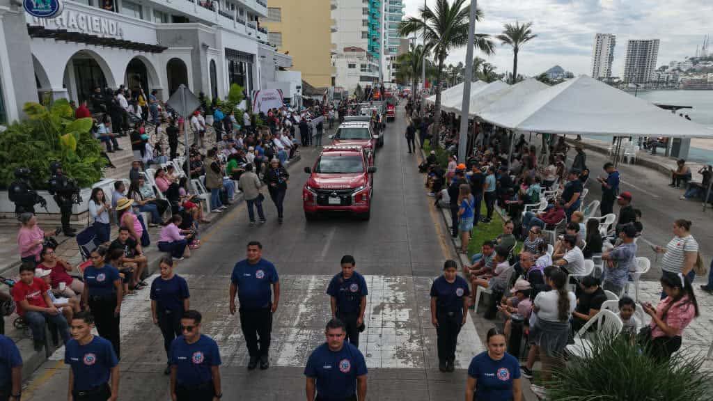 Desfile por el 115 aniversario de la Revolución Mexicana en Mazatlán