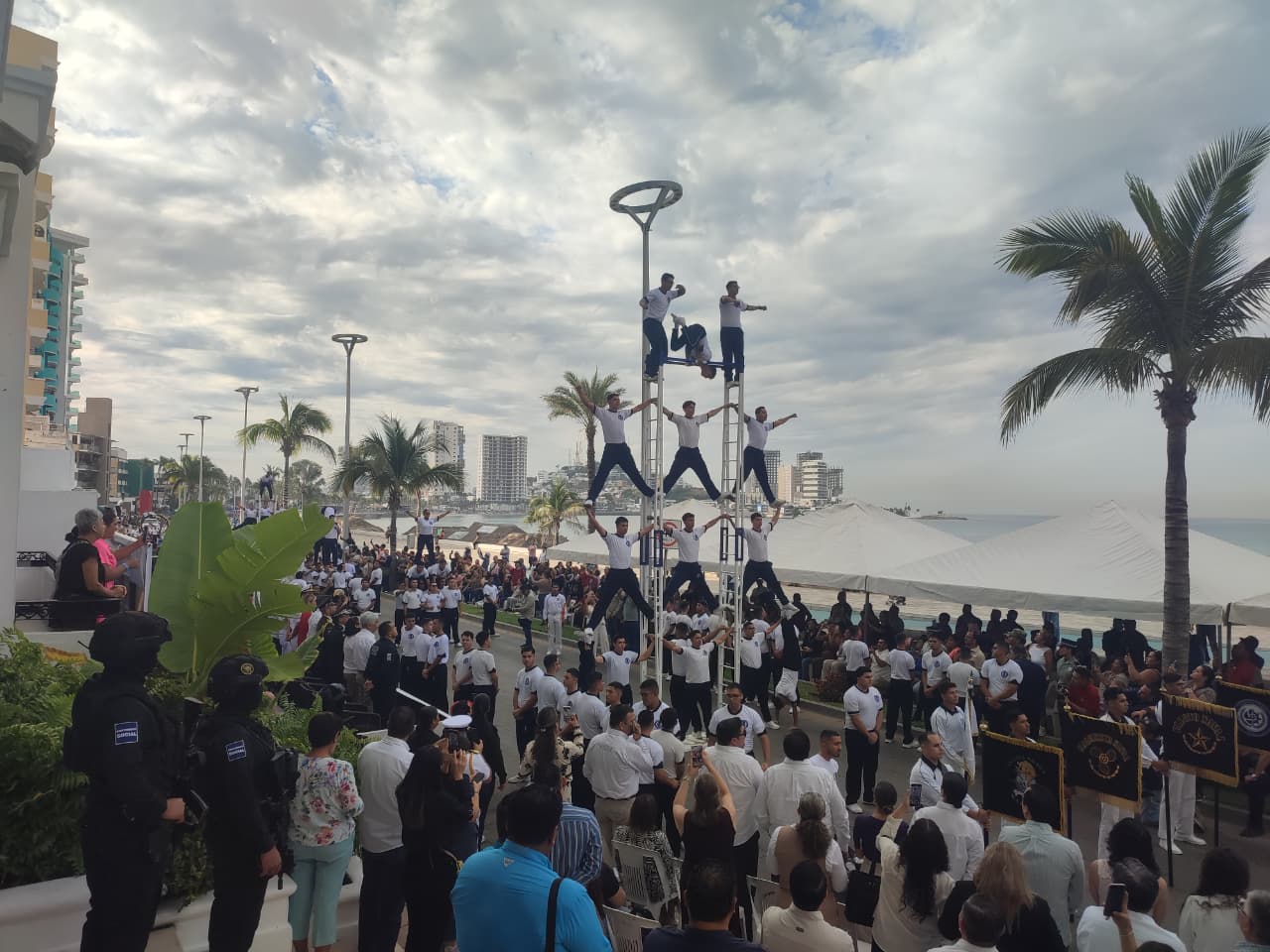 Desfile por el 115 aniversario de la Revolución Mexicana en Mazatlán