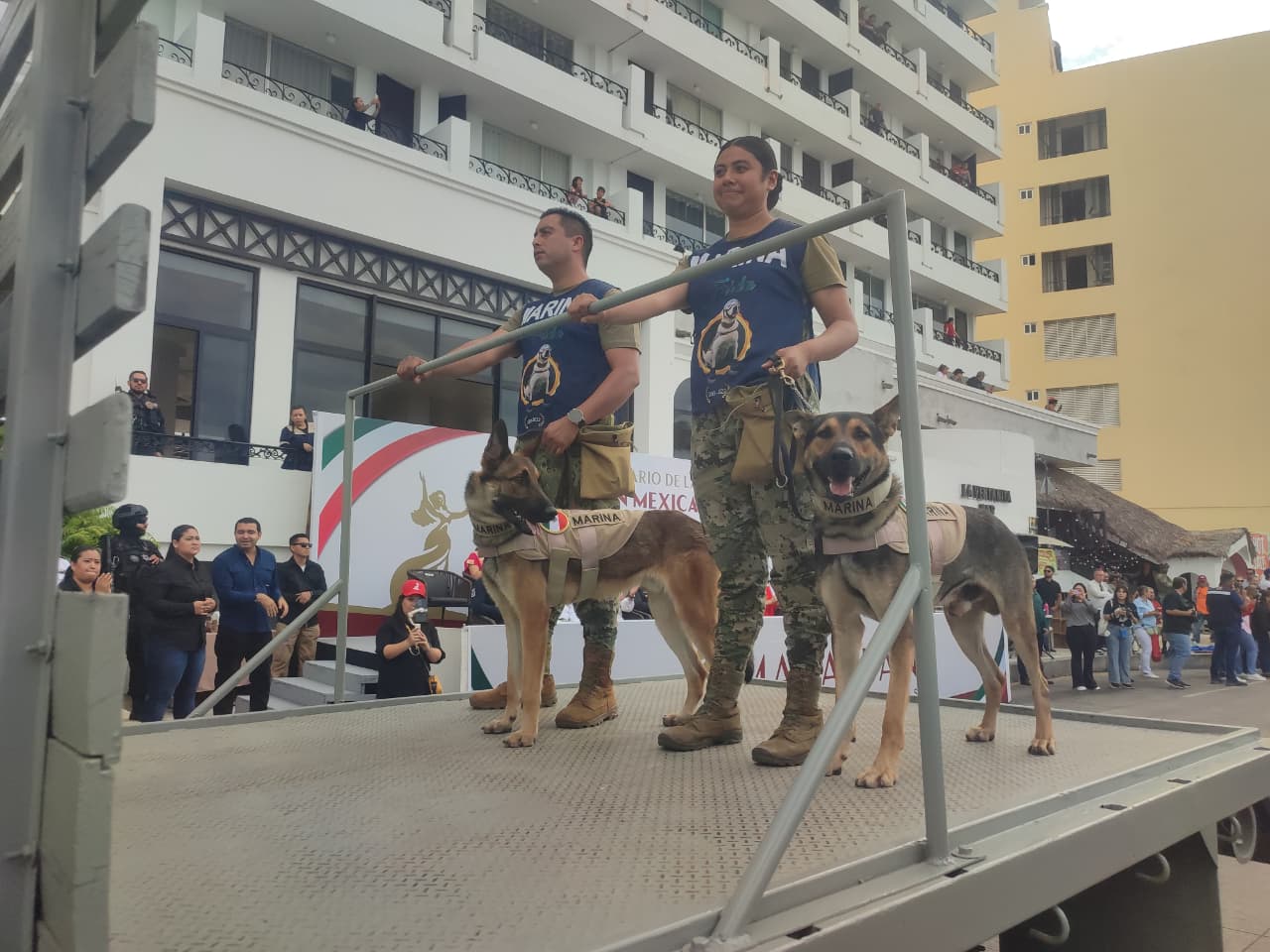 Desfile por el 115 aniversario de la Revolución Mexicana en Mazatlán