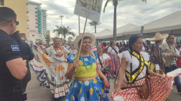 Conmemoran en Mazatlán, Sinaloa el 115 aniversario de la Revolución Mexicana con desfile cívico-militar y deportivo