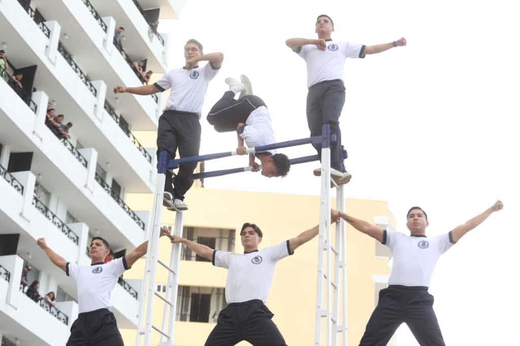 Desfile por el 115 aniversario de la Revolución Mexicana en Mazatlán