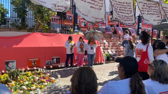 “Perdón por no haberte abrazado más fuerte”: inauguran memorial en honor a desaparecidos, en Culiacán
