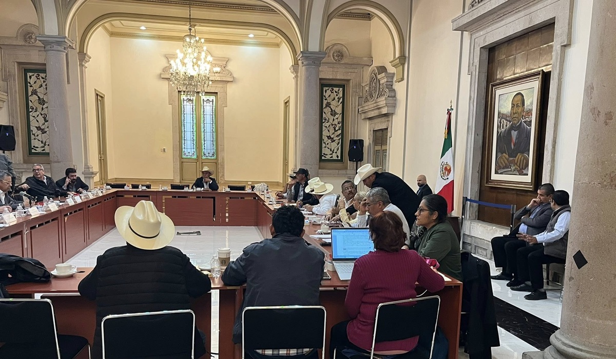 Mesa de diálogo entre productores, transportistas y el Gobierno Federal