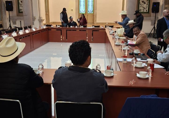 Mesa de diálogo entre productores, transportistas y el Gobierno Federal