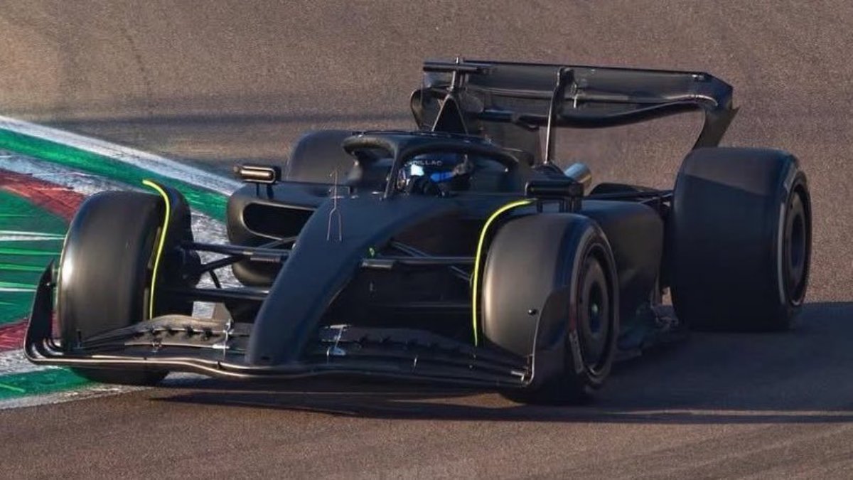 Monoplaza Ferrari SF-23 conducido por Checo Pérez