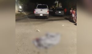 Motociclista muere arrollado en El Fuerte, Sinaloa