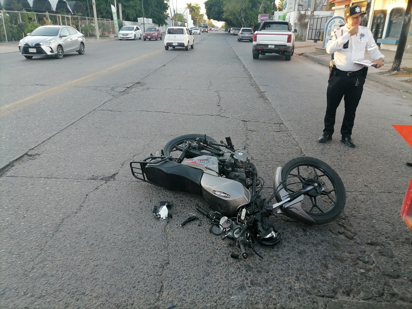 Motociclista choca contra pipa en Los Mochis, Sinaloa