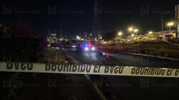 Motociclista muere tras ser arrollado por un vehículo frente a la Plaza San Isidro en Culiacán, Sinaloa