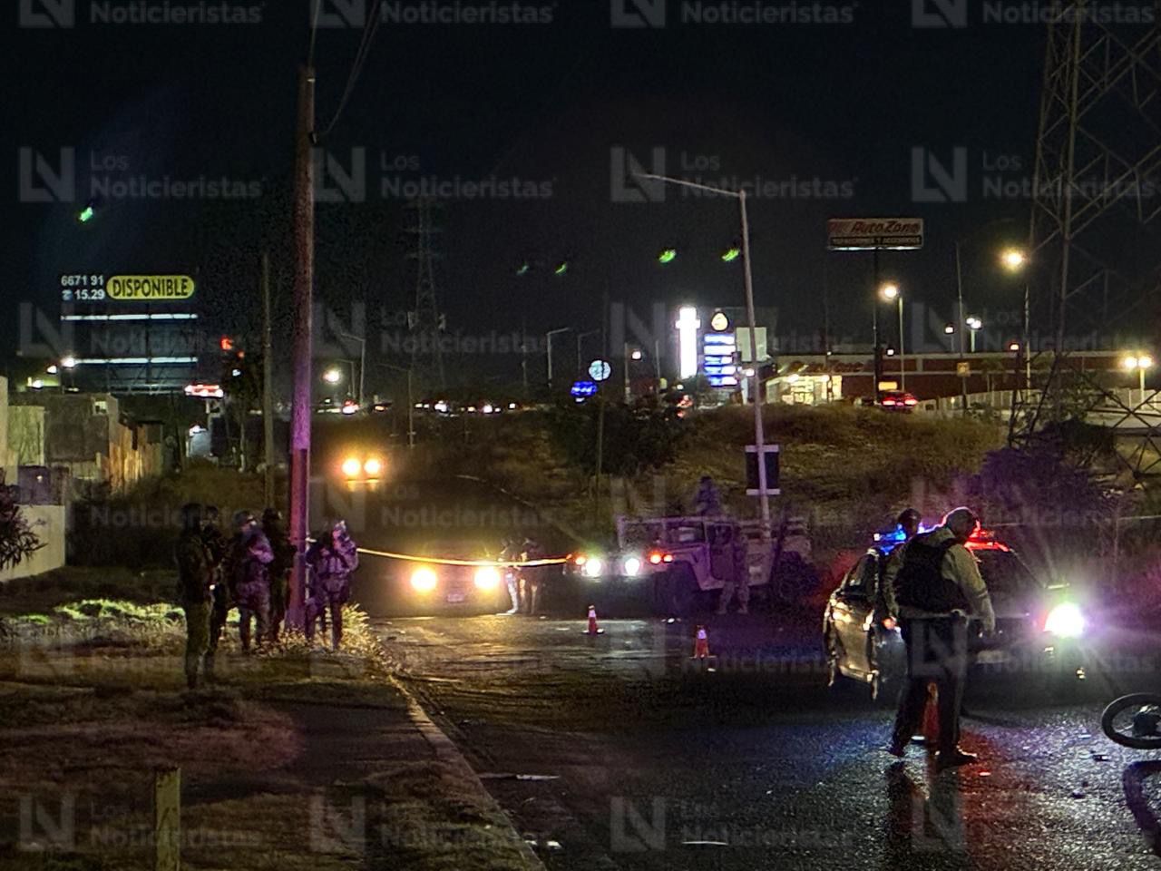Autoridades de seguridad aseguran la escena del crimen