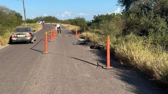Ciclista pierde la vida tras ser arrollado por el conductor de una camioneta en la carretera Carrizo-El Fuerte, en Sinaloa