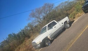 Conductor deja abandonada camioneta luego de arrollar a ciclista
