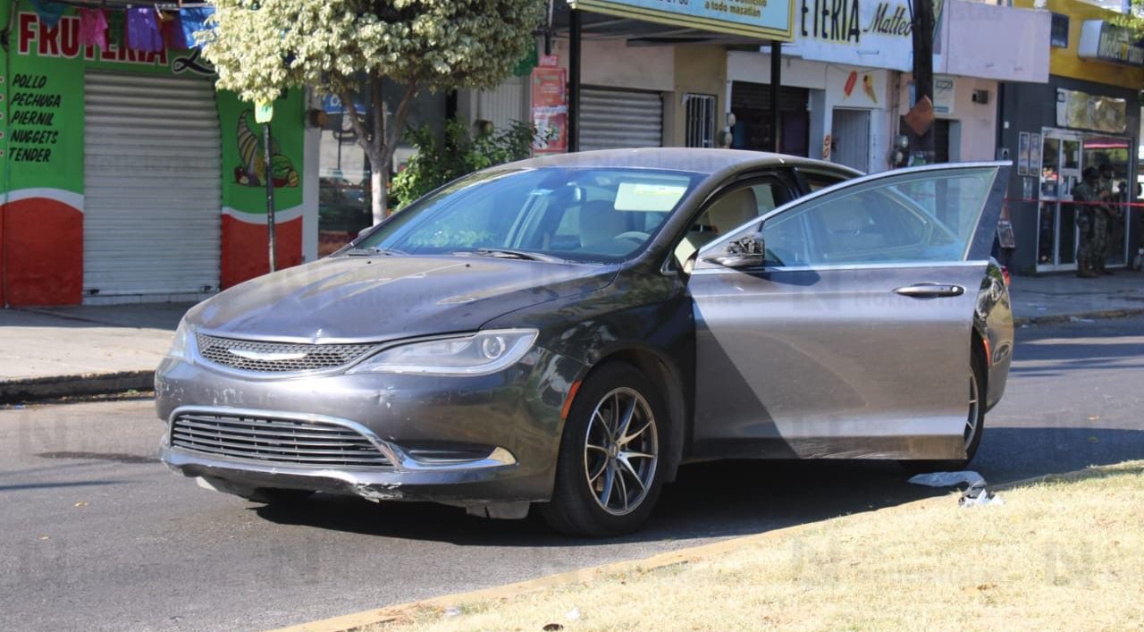 mujer baleada dentro de un vehiculo en la colonia jaripillo en mazatlan auto