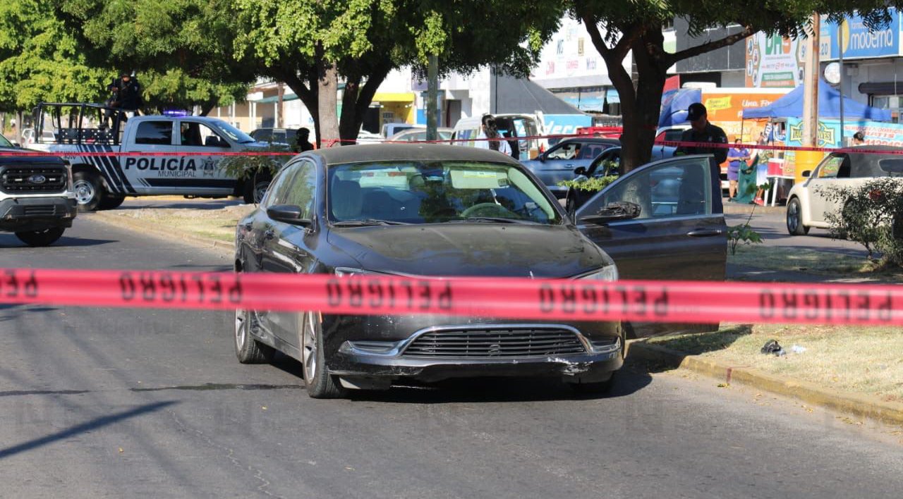 mujer baleada dentro de un vehiculo en la colonia jaripillo en mazatlan bulevar