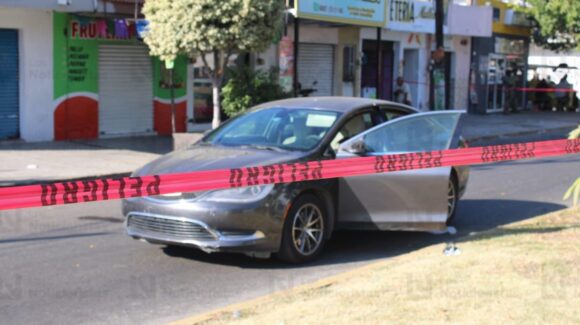 Localizan a mujer baleada dentro de un vehículo en la colonia Jaramillo en Mazatlán, Sinaloa