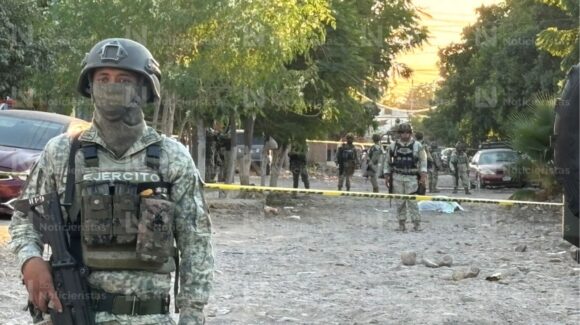 Ejecutan a una mujer y le dejan una cartulina en la colonia Pemex de Culiacán, Sinaloa