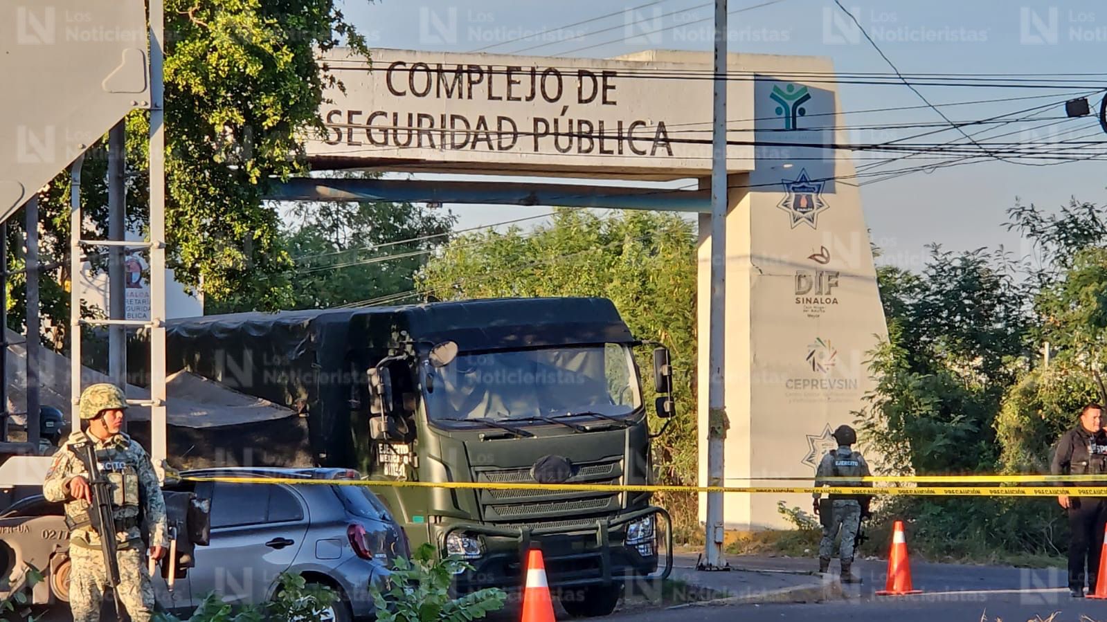 Mujer ejecutada frente al Complejo de Seguridad en Bachigualato, Culiacán, Sin.