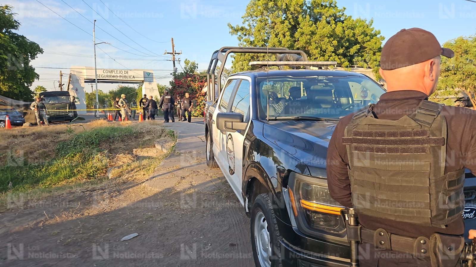Mujer ejecutada frente al Complejo de Seguridad en Bachigualato, Culiacán, Sin.
