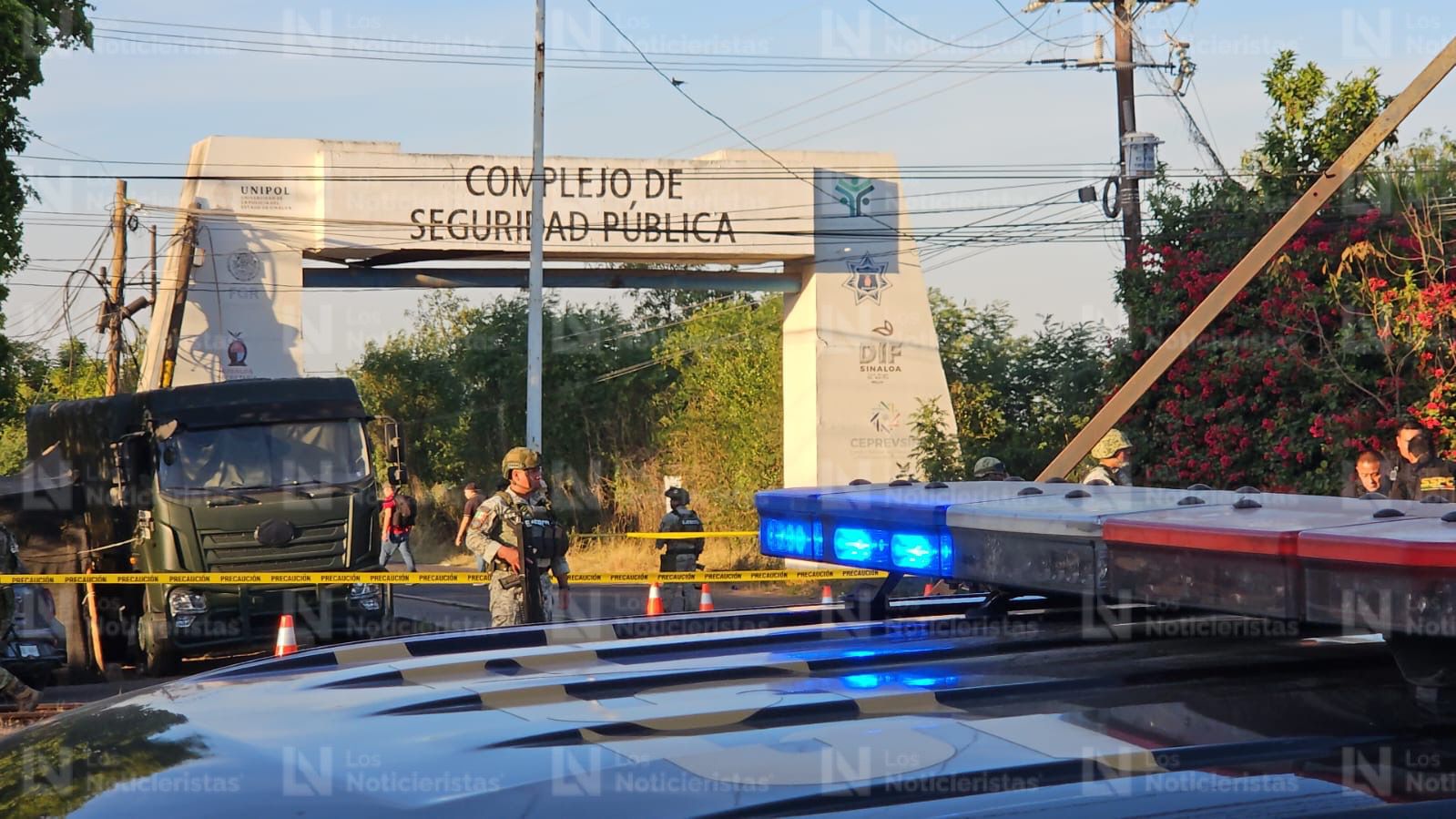 Mujer ejecutada frente al Complejo de Seguridad en Bachigualato, Culiacán, Sin.