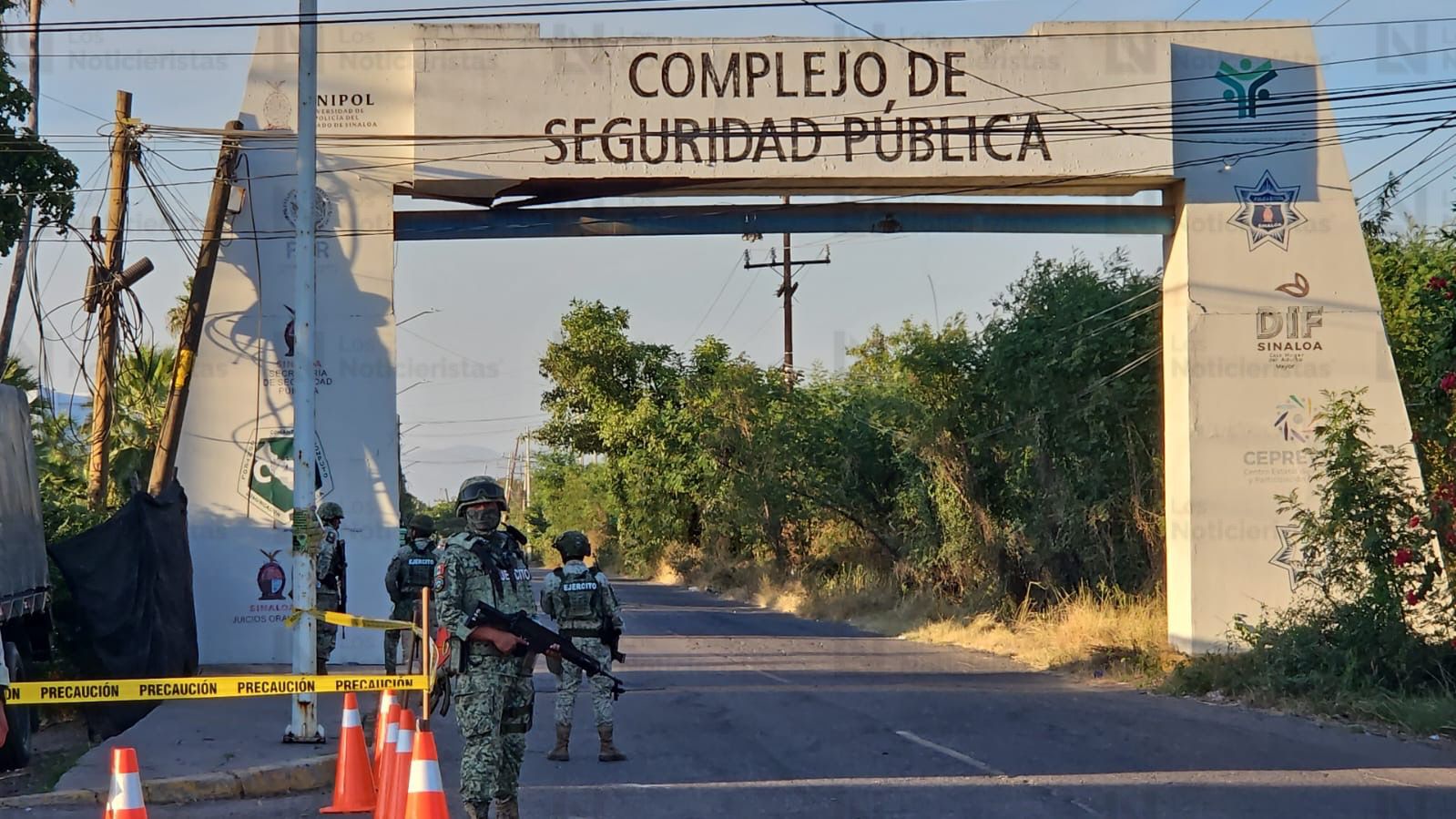 Mujer ejecutada frente al Complejo de Seguridad en Bachigualato, Culiacán, Sin.