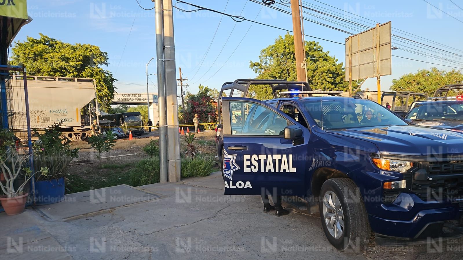 Mujer ejecutada frente al Complejo de Seguridad en Bachigualato, Culiacán, Sin.