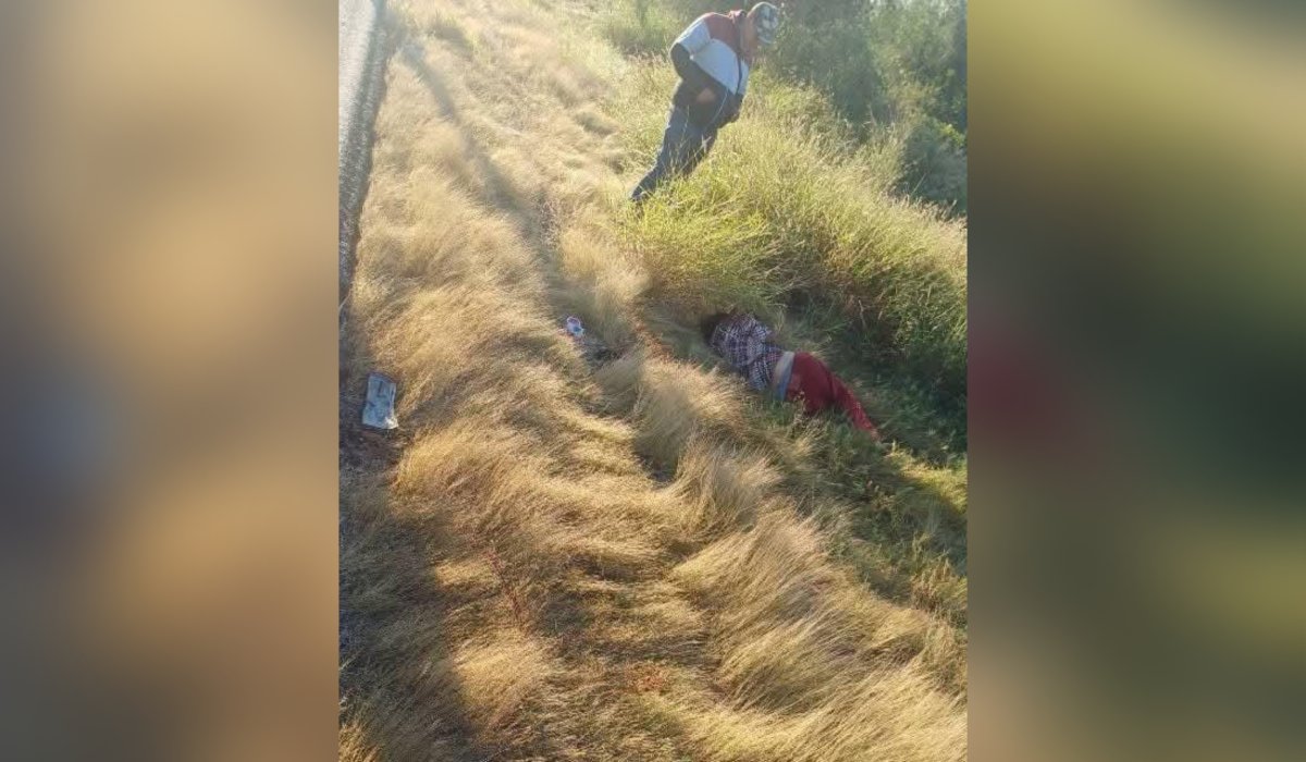 Mujer lesionada a las orillas de la carretera Los Mochis-Ahome