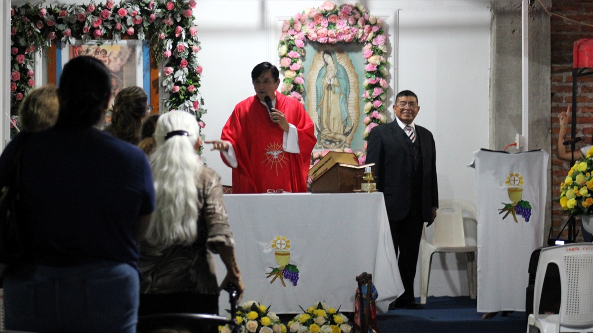 Músicos de Mazatlán acuden a misa por su día en capilla de Santa Cecilia