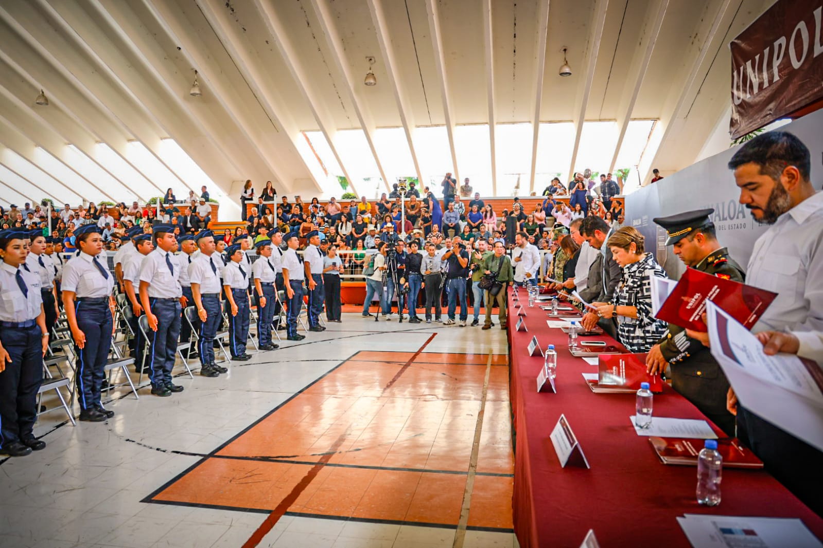 nuevos agentes graduados de la unipol