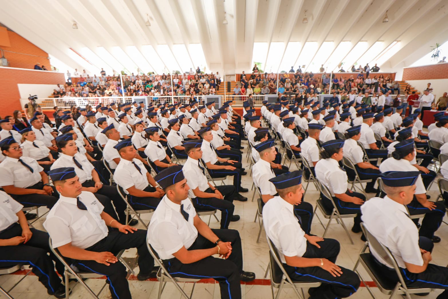 nuevos agentes graduados de la unipol