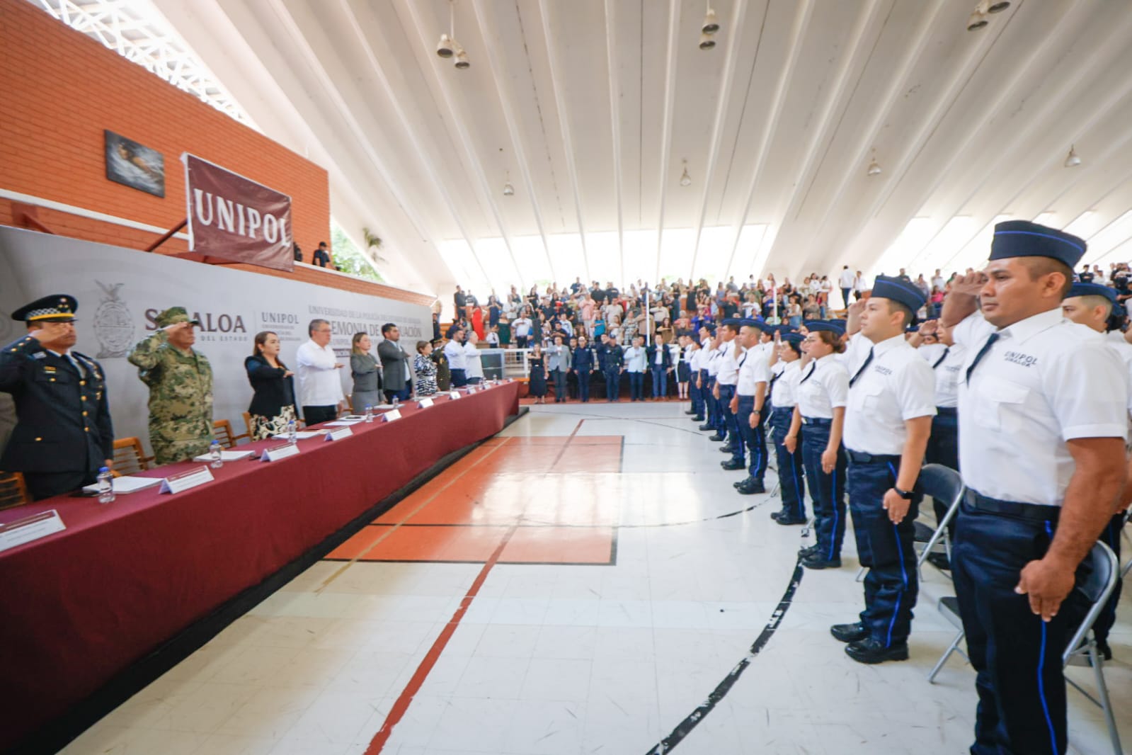 nuevos agentes graduados de la unipol