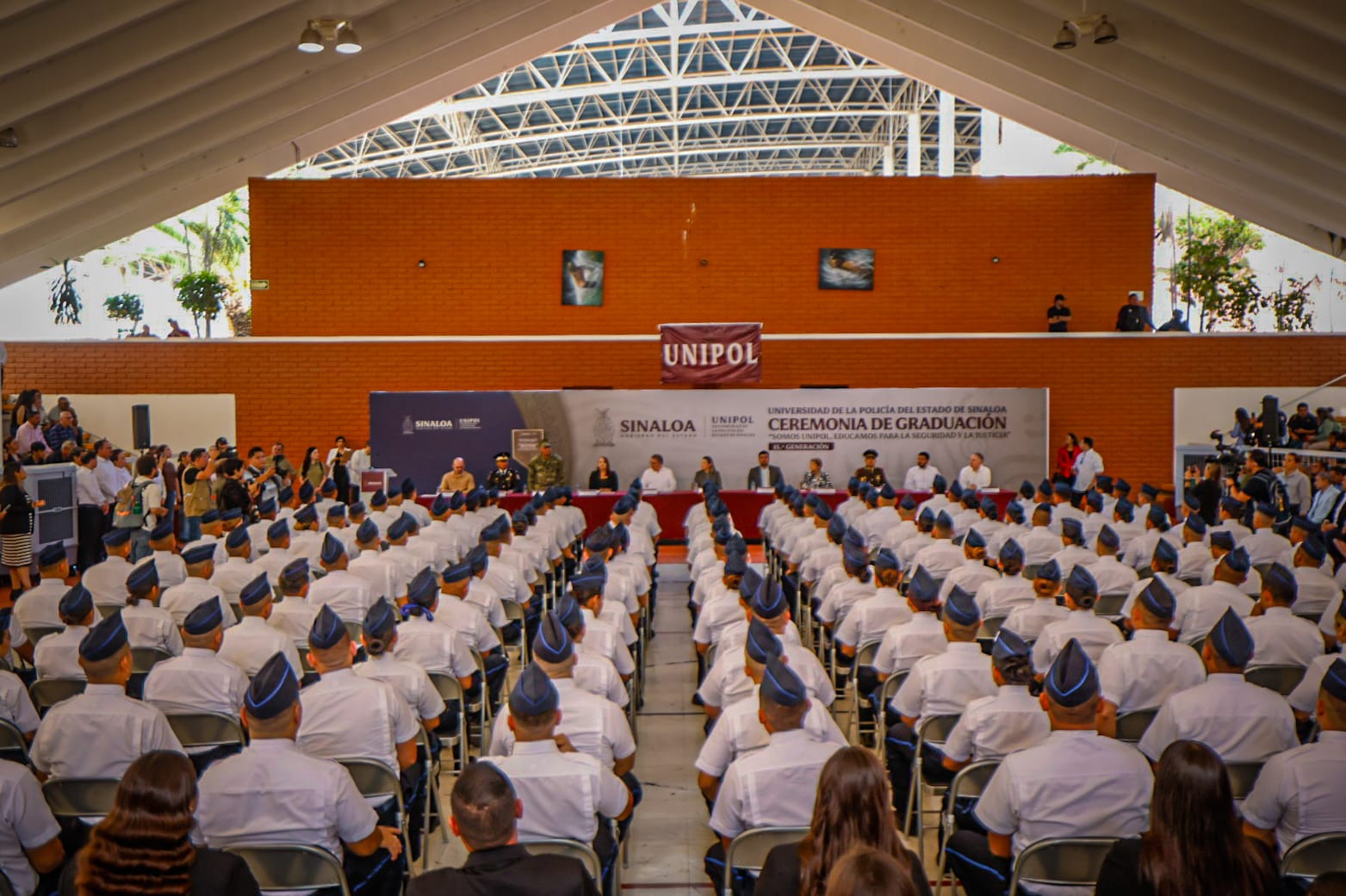 nuevos agentes graduados de la unipol