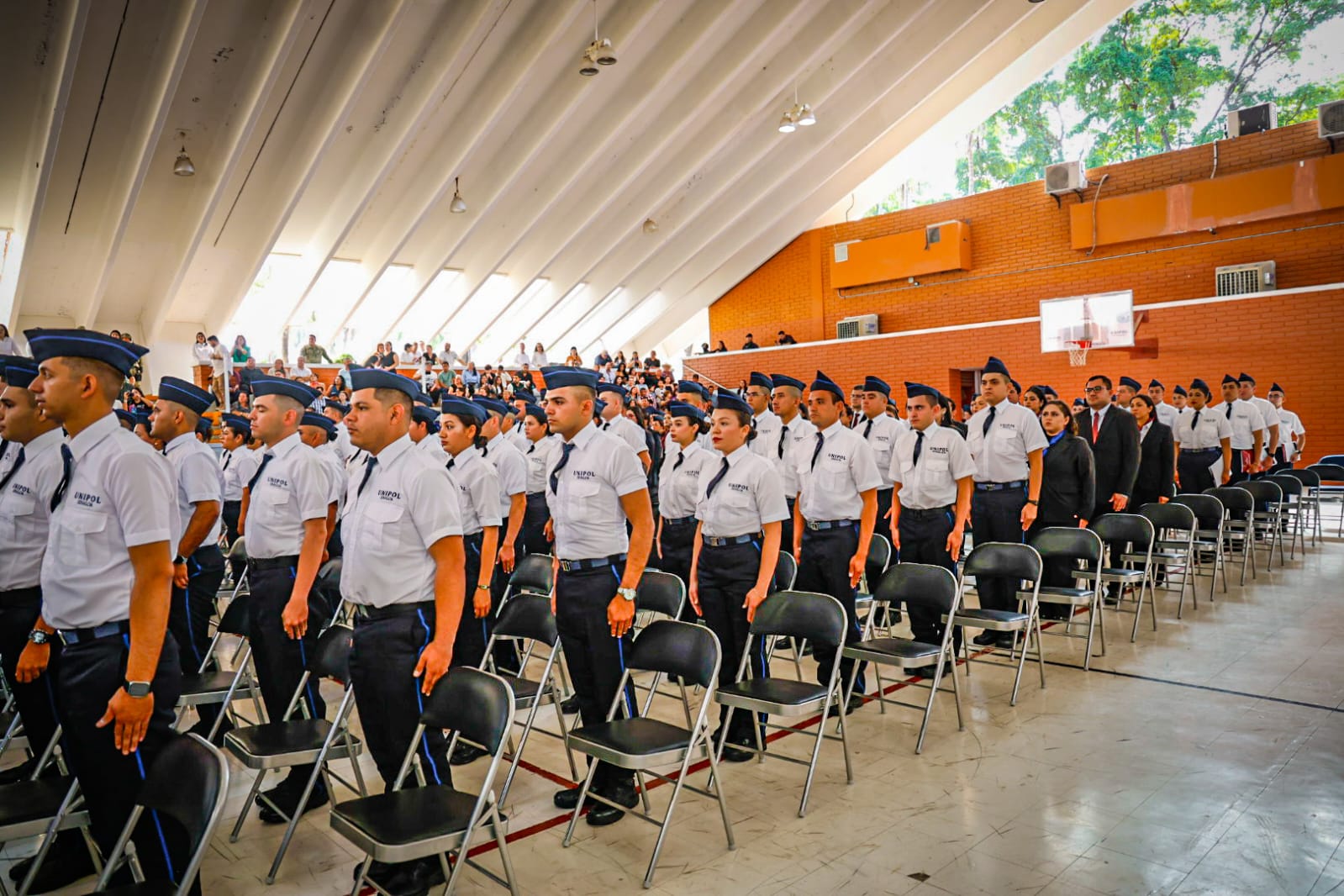 nuevos agentes graduados de la unipol