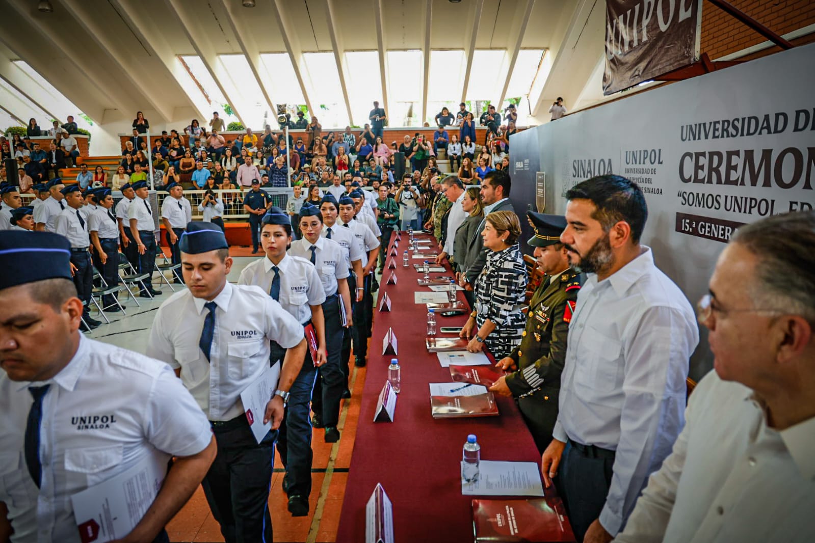nuevos agentes graduados de la unipol