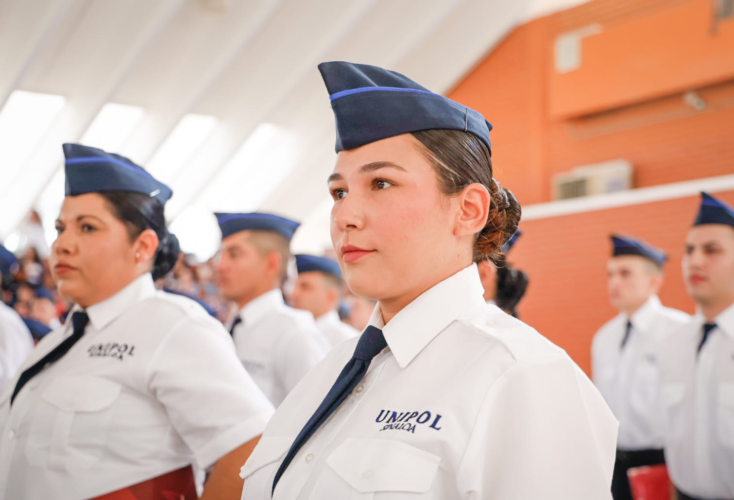 nuevos agentes graduados de la unipol