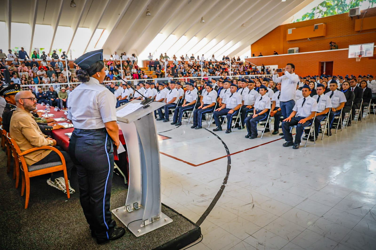 nuevos agentes graduados de la unipol