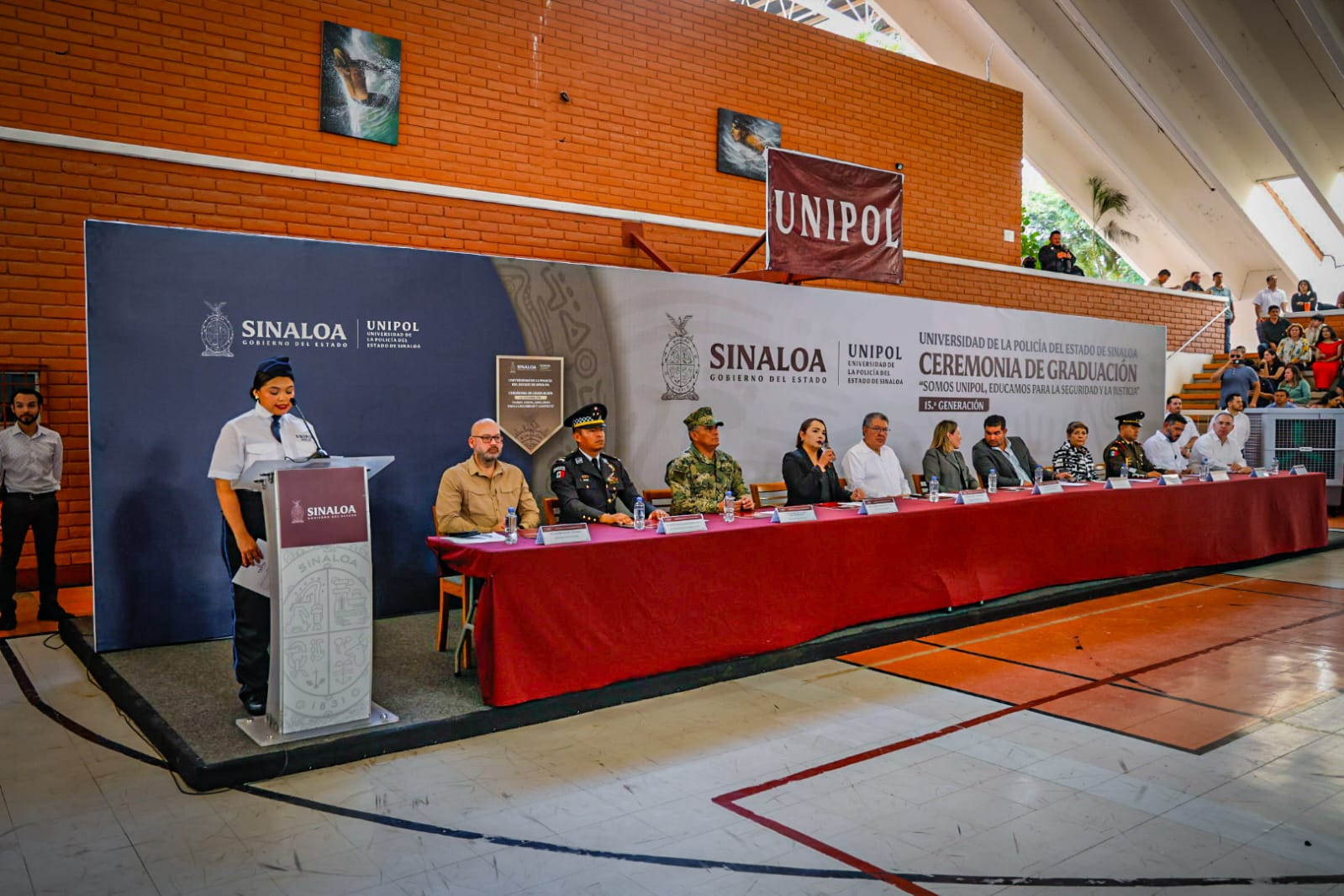 nuevos agentes graduados de la unipol