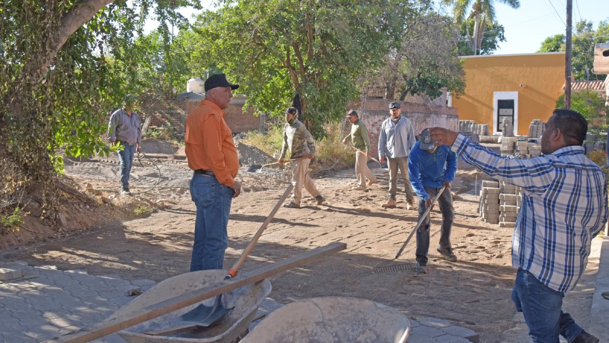obra de adoquinamiento en el fuerte sinaloa