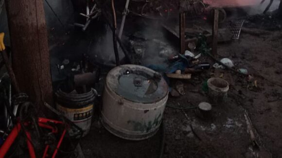 Incendio destruye vivienda en Guasave, Sinaloa; familia lo pierde todo