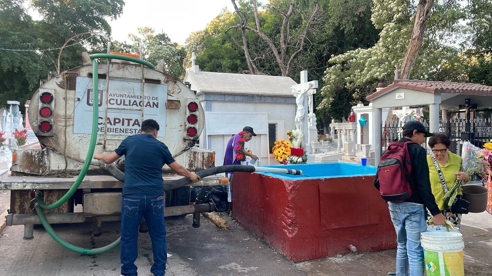 Operativo de seguridad en panteones de Culiacán por el Día de Muertos